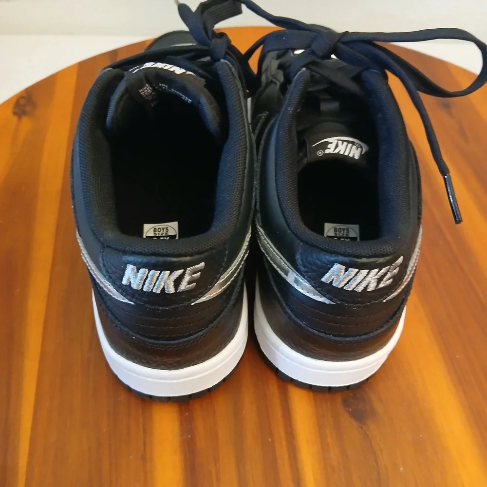 Nike see images